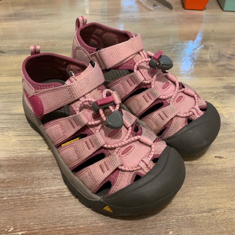 KEEN Newport H2 Sandals Size 1 Girls Water Pink